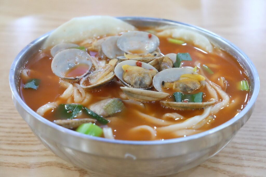 あさり入りのピリ辛うどん
